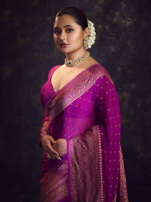 RASHAMI DESAI IN MARATHI MULGI LOOK