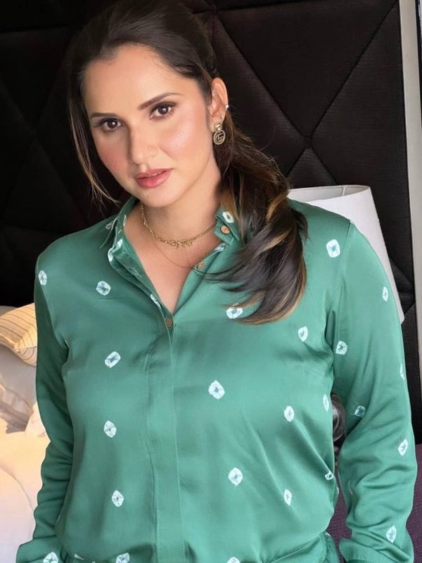 SANIA MIRZA - MIRCHI LOOK