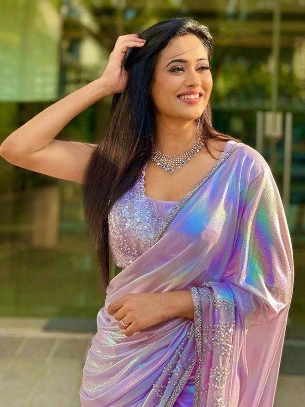 SHWETA TIWARI IN SHIMMER SAREE LOOK