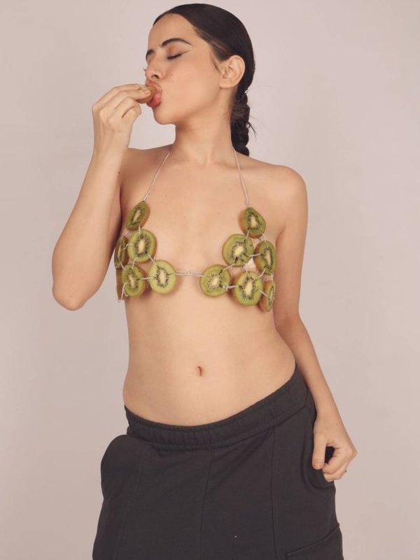 URFI JAVED COVERED HER BODY WITH FOOD ITEMS