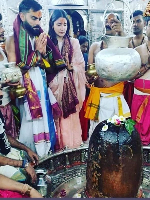 VIRAT KOHLI - ANUSHKA SHARMA AT UJJAIN MAHAKAL