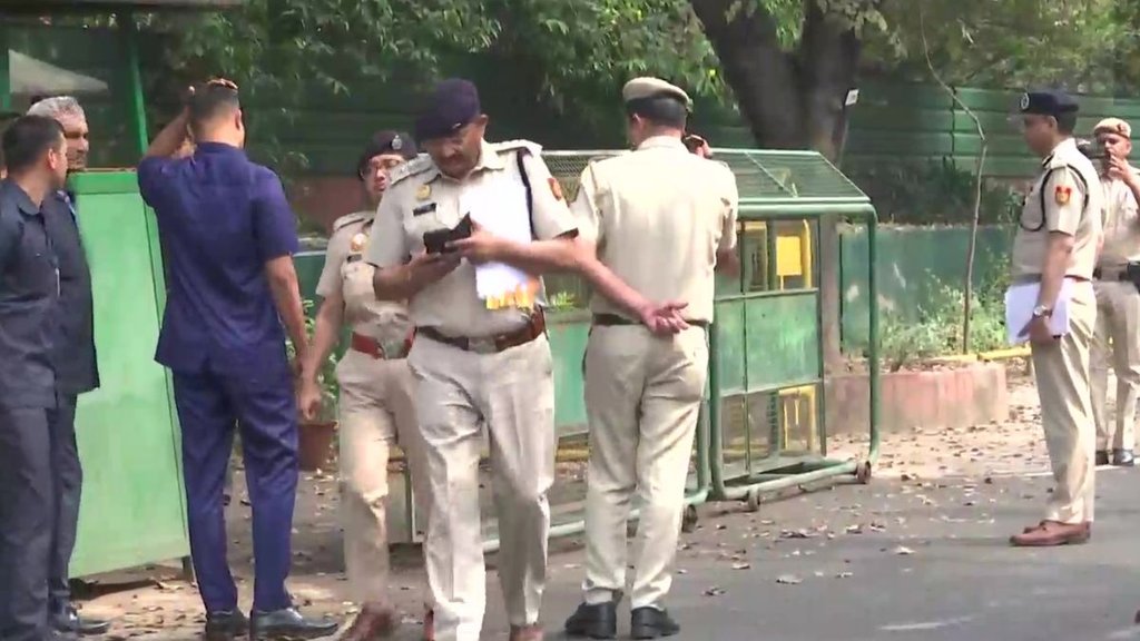 delhi police| rahul gandhi