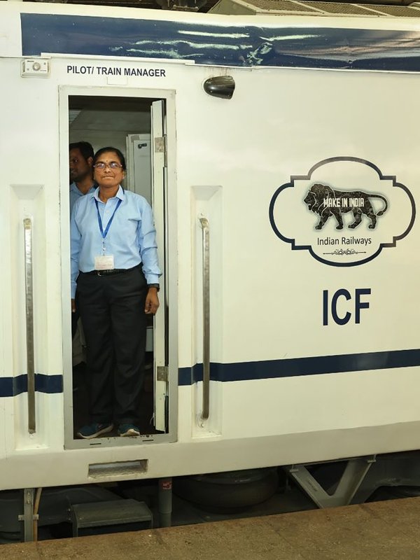 लोको पायलट सुरेखा यादव