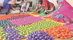 फगुआ रंग की मस्ती: गुलाल गोटे से होली अब होगी और रंगीन, देश में प्राकृतिक रंगों की बढ़ी मांग