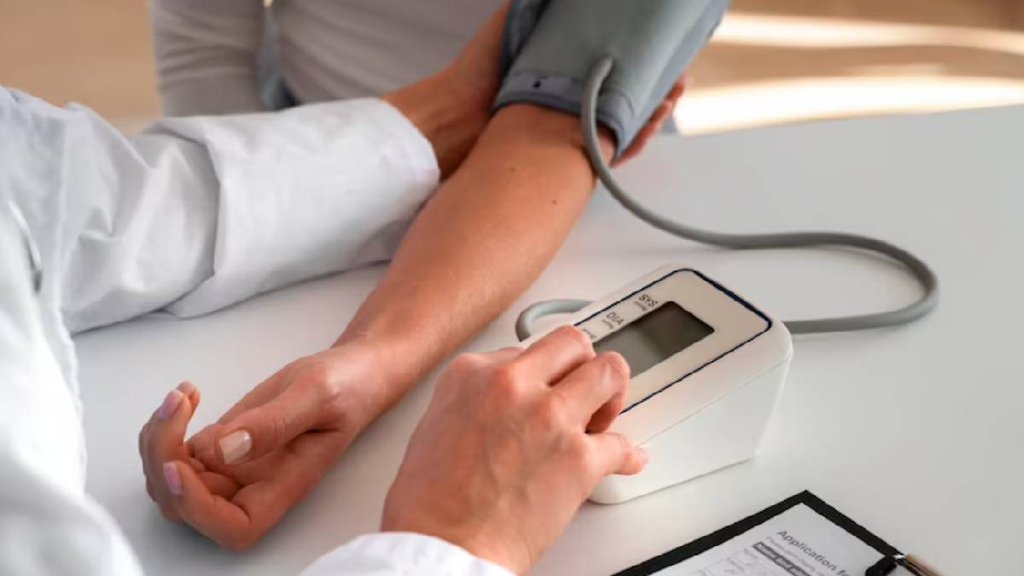 Symptoms Of High Blood Pressure, हाई ब्लड प्रेशर के लक्षण