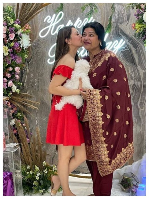 हंसिका मोटवानी