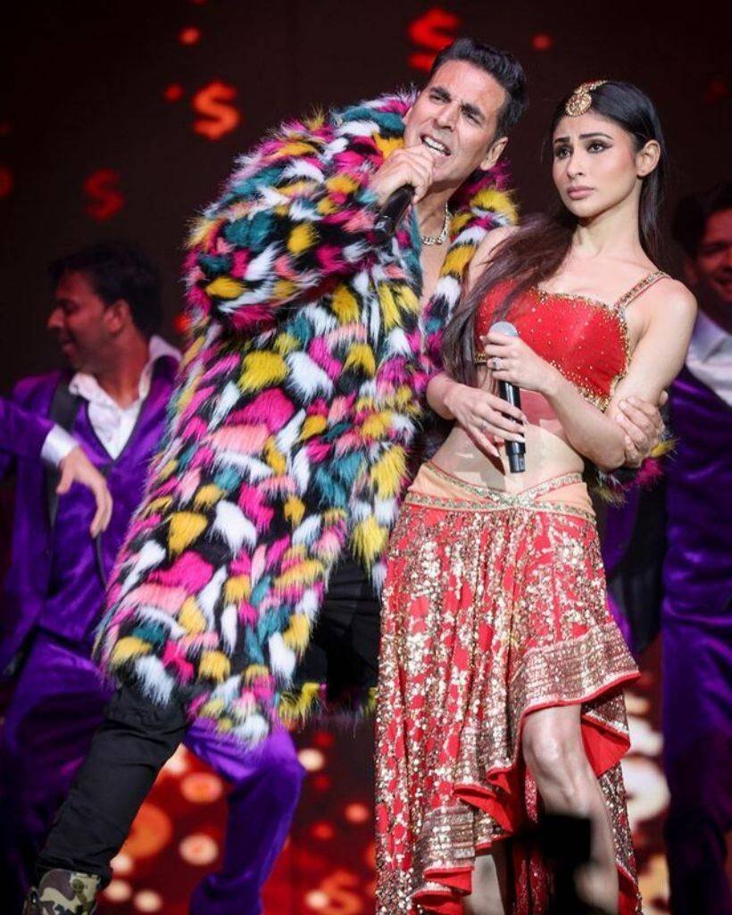 Akshay kumar with mouni roy