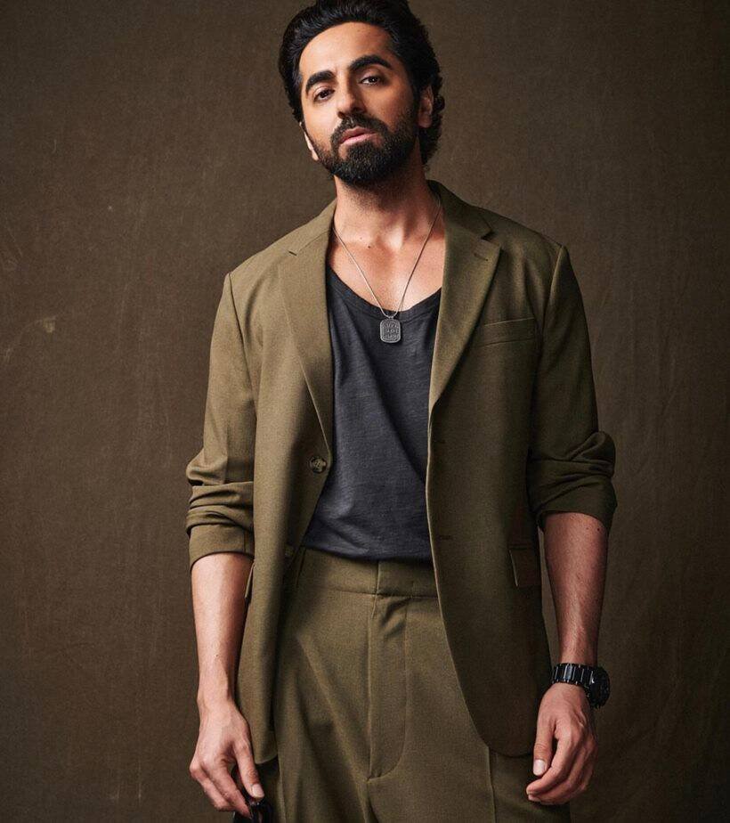 ओलिव कलर के पैंट सूट में आयुष्मान खुराना फैंस को काफी पसंद आए थे। (Instagram/Ayushmann Khurrana)