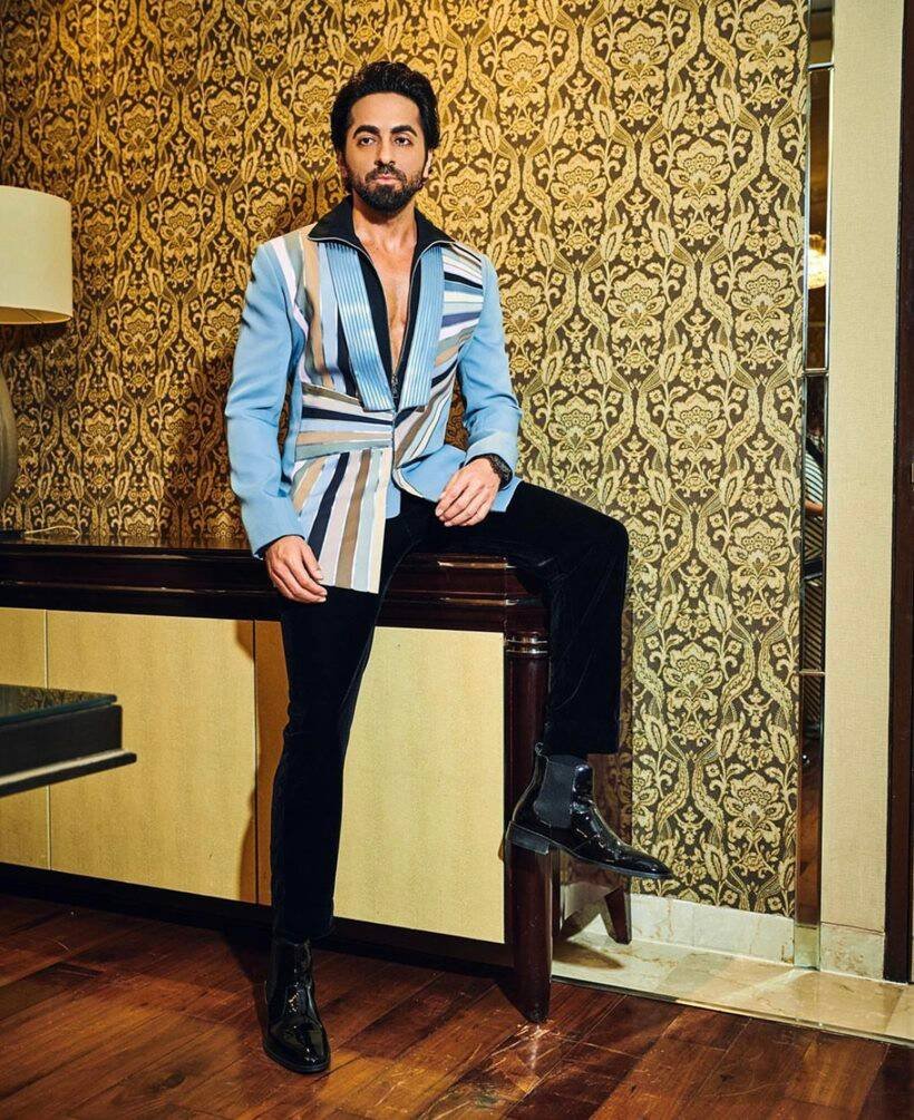 आयुष्मान खुराना मल्टीकलर जैकेट में काफी डैशिंग लग रहे हैं। (Instagram/Ayushmann Khurrana)