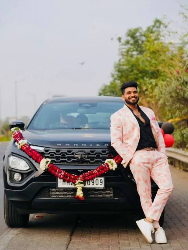 शिव ठाकरे नई कार वीडियो