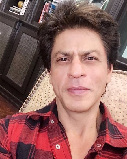 security guard refused to believe on srk