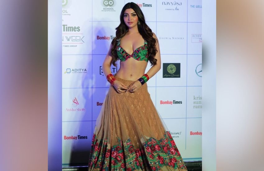 Akanksha Puri glamorous Photos