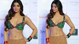 Akanksha Puri glamorous Photos