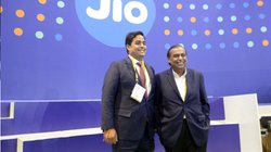 Akash Ambani Net worth: मुकेश अंबानी के बड़े बेटे आकाश अंबानी के पास है अरबों की दौलत, जानें कितनी है नेट वर्थ