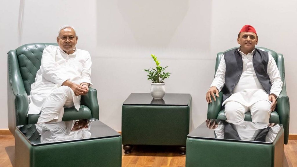 Akhilesh Yadav With Nitish Kumar| Akhilesh Nitish| Akhilesh Nitish Photo|
