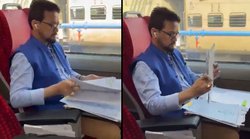 ट्रेन में सफर के दौरान भी काम करते दिखे केंद्रीय मंत्री अनुराग ठाकुर, यूजर्स दे रहे ऐसे रिएक्शन