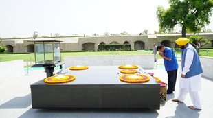 Arvind Kejriwal II Mahatma gandhi II AAP