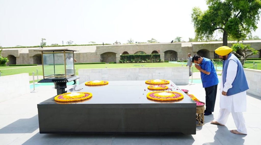 Arvind Kejriwal II Mahatma gandhi II AAP