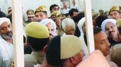 बेटे असद के एनकाउंटर के बाद भीड़ ने कहे अपशब्द तो घूरने लगा अतीक अहमद, वायरल वीडियो पर आ रहे ऐसे रिएक्शन