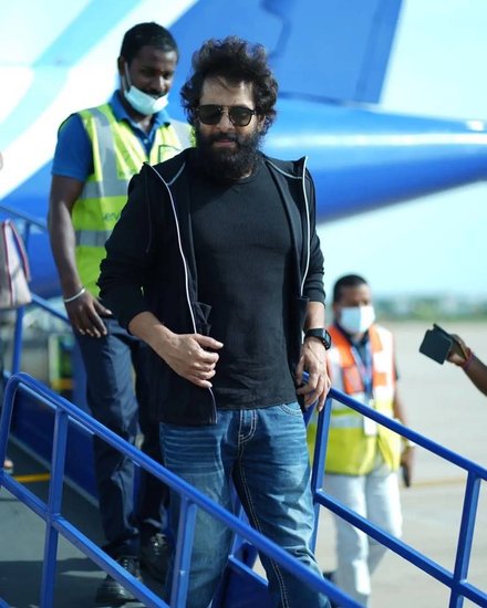 chiyaan vikram look