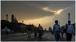 Weather Update: दिल्ली-NCR में मौसम रहेगा सुहाना, धूल भरी आंधी का भी अलर्ट, इन राज्यों में हो सकती है बारिश