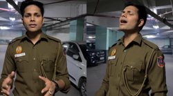 पार्किंग में खड़े होकर दिल्ली पुलिस के जवान ने गाया ‘दिल संभल जा जरा’, फैन हो गये लोग; आ रहे ऐसे कमेंट्स