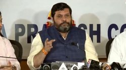 Karnataka Elections: बीजेपी मंत्री के फैक्ट्री स्टाफ क्वार्टर से नकदी और चांदी जब्त, कांग्रेस ने पूछा- ED कहां है?