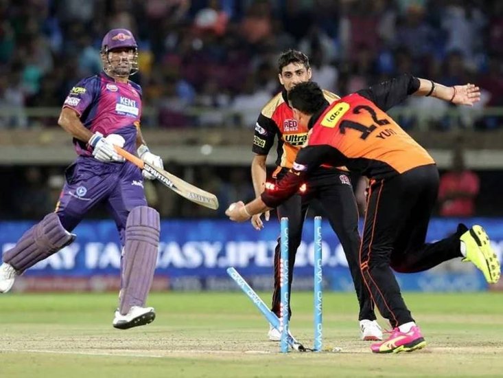 Dhoni Run Out