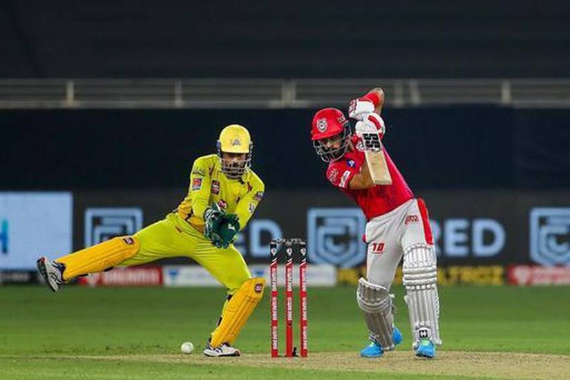 MS Dhoni Keeping