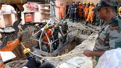 इंदौरः 36 श्रद्धालुओं की मौत के बाद जागा प्रशासन, मंदिर में अवैध निर्माण पर चला बुलडोजर, विधि-विधान से दूसरी जगह स्थापित की गईं मूर्तियां