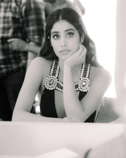 Janhvi Kapoor latest look