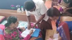 Karnataka Elections: चुनाव आयोग का बड़ा फैसला, कर्नाटक में ‘वोट फ्रॉम होम’ शुरू, जानिए 80 साल से अधिक और दिव्यांग लोग कैसे कर सकेंगे वोट