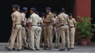 Mumbra cops clean chit | extortion charges | 10 suspended Mumbra cops clean chit
