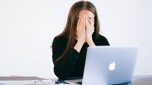 Office Stress Photo| Office News| Viral News|