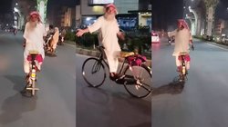 साइकिल के ऊपर खतरनाक स्टंट दिखाते बुजुर्ग का वीडियो वायरल, लोगों ने की तारीफ