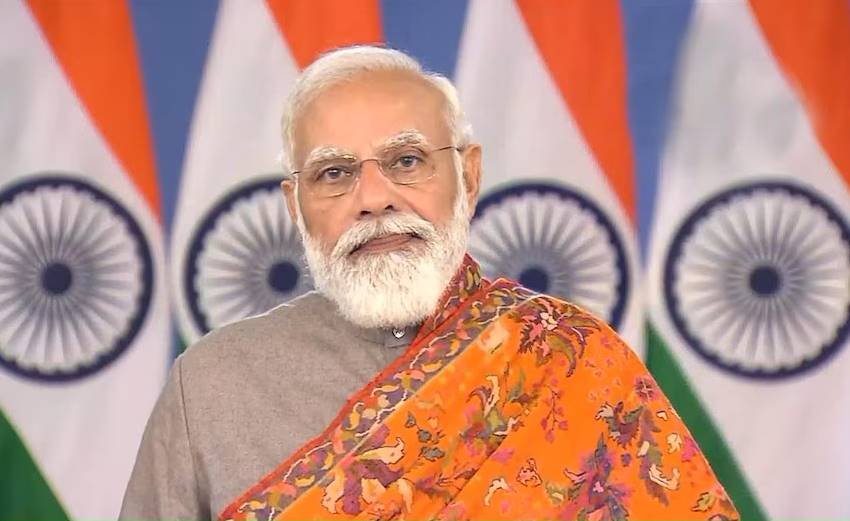 नरेंद्र मोदी देश के प्रधानमंत्री होने के साथ ही भारतीय राजनीति का बहुत बड़ा नाम भी हैं। आर्टिफिशियल इंटेलिजेंस ने अपनी तकनीकी कल्पना के सहारे अंदाजा लगाया है कि अगर पीएम मोदी किसी और प्रोफेशन में होते तो कैसे नजर आते (Photo: @shahixd/instagram):  