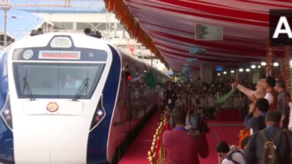 PM Narendra Modi | Rani Kamlapati railway station | Bhopal New Delhi Vande Bharat train