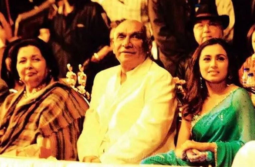 Pamela Chopra Death: बॉलीवुड एक्ट्रेस रानी मुखर्जी (Rani Mukherjee) की सास और यशराज बैनर के मालिक आदित्य चोपड़ी (Aditya Chopra) की मां पामेला चोपड़ा का निधन हो गया है। पामेला चोपड़ा ने 74 साल की उम्र में अंतिम सांस ली। पामेला की शादी यश चोपड़ा से हुई थी। आइए जानते हैं कैसी थी दोनों की लव स्टोरी। (Photo: Social Media)