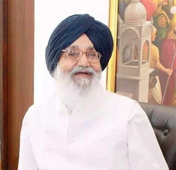 बादल 2022 विधानसभा चुनाव लड़ना नहीं चाहते थे। मीडिया रिपोर्ट्स के मुताबिक उन्होंने बेटे सुखबीर के दबाव में चुनाव लड़ा था। (Photo: PTI)