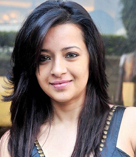 Reema Senरीमा सेन साउथ इंडियन फिल्म इंडस्ट्री की टॉप एक्ट्रेस में से एक हैं। उन्होंने कई बंगाली थिएटर, तमिल फिल्मों, तेलुगु फिल्मों और हिंदी फिल्मों में काम किया है। वह पश्चिम बंगाल की रहने वाली हैं। वह बंगाली हैं और अभी भी साउथ इंडियन फिल्म में काम करती हैं। उन्होंने साउथ की फिल्म 'आर माधवन' से डेब्यू किया था।