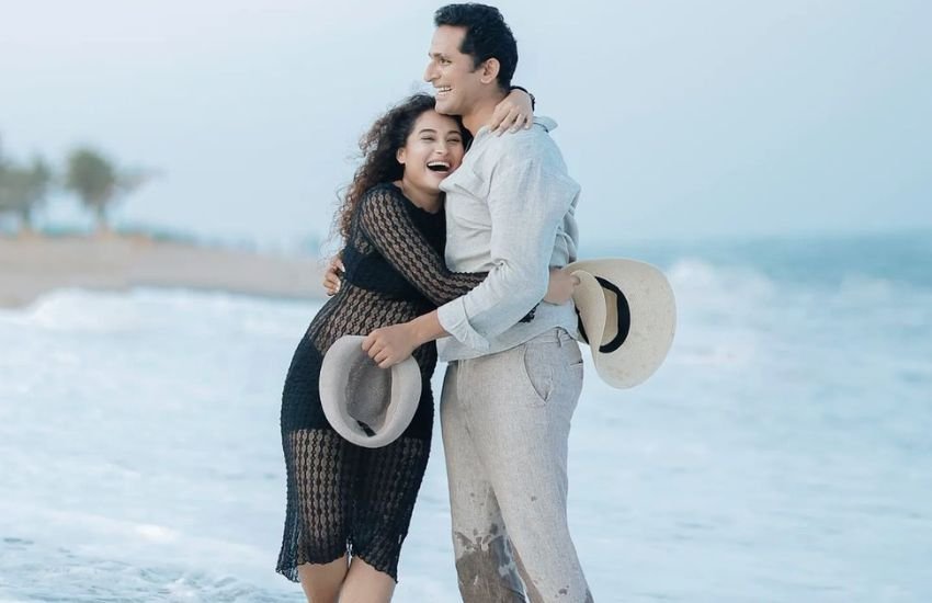 Pregnant South Actress Gets Romantic With husband