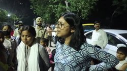 DCW Chief Swati Maliwal: स्वाति मालीवाल का बड़ा ऐलान, बोलीं- अगर MCD ने नहीं की पब्लिक टॉयलेट्स की सफाई तो झुग्गियों में रहूंगी
