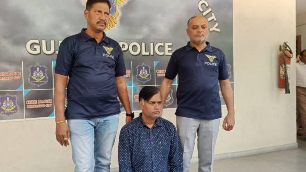 Viral Photo II Gujarat Police II News