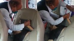 शर्मनाक! शव से अंगूठा लगवा रहा था वकील, वायरल वीडियो देख भड़के लोग