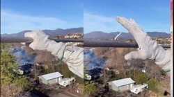 Viral Video: बिजली के तार में दौड़ रहा था 30 हजार बोल्ट का करंट, व्यक्ति ने हाथों से पकड़ा और फिर…