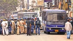 West Bengal Violence: पश्चिम बंगाल में हिंसा का मामला गहराया, कलकत्ता हाई कोर्ट ने ममता सरकार से मांगी रिपोर्ट, भाजपा बोली- मुस्लिमों को खुश करने के लिए हिंदुओं को गिरफ्तार कर रही पुलिस