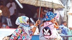 West Bengal Heatwave: पश्चिम बंगाल में पारा पहुंचा 40 डिग्री के पार, सरकार ने स्कूल-कॉलेजों को अगले आदेश तक किया बंद, ममता बनर्जी ने लोगों से की यह अपील