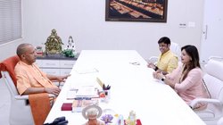 अनामिका जैन अंबर ने योगी आदित्यनाथ से मुलाकात कर शेयर की फोटो, लोगों ने यूं मारा ताना