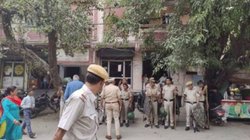 Delhi: तुगलकाबाद फोर्ट के पास ASI का चला बुलडोजर, कई मकान तोड़े गए, स्थानीय लोग बोले- हमें तो पहले बताया नहीं
