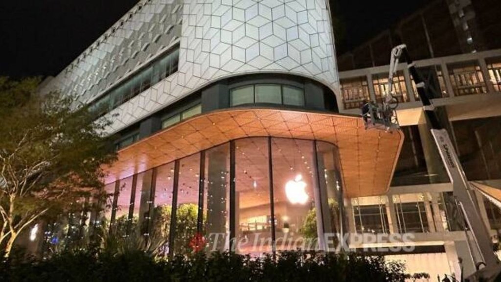 Apple india | Tim Cook | Apple Store in india